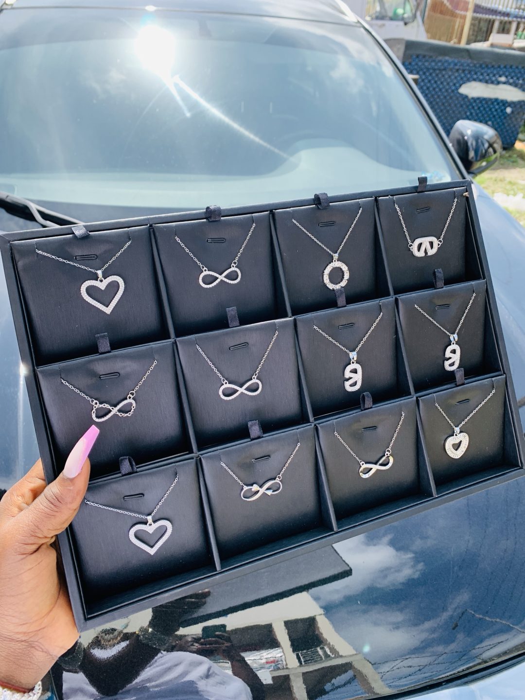 A dozen of silver Dainty necklaces - Image 2