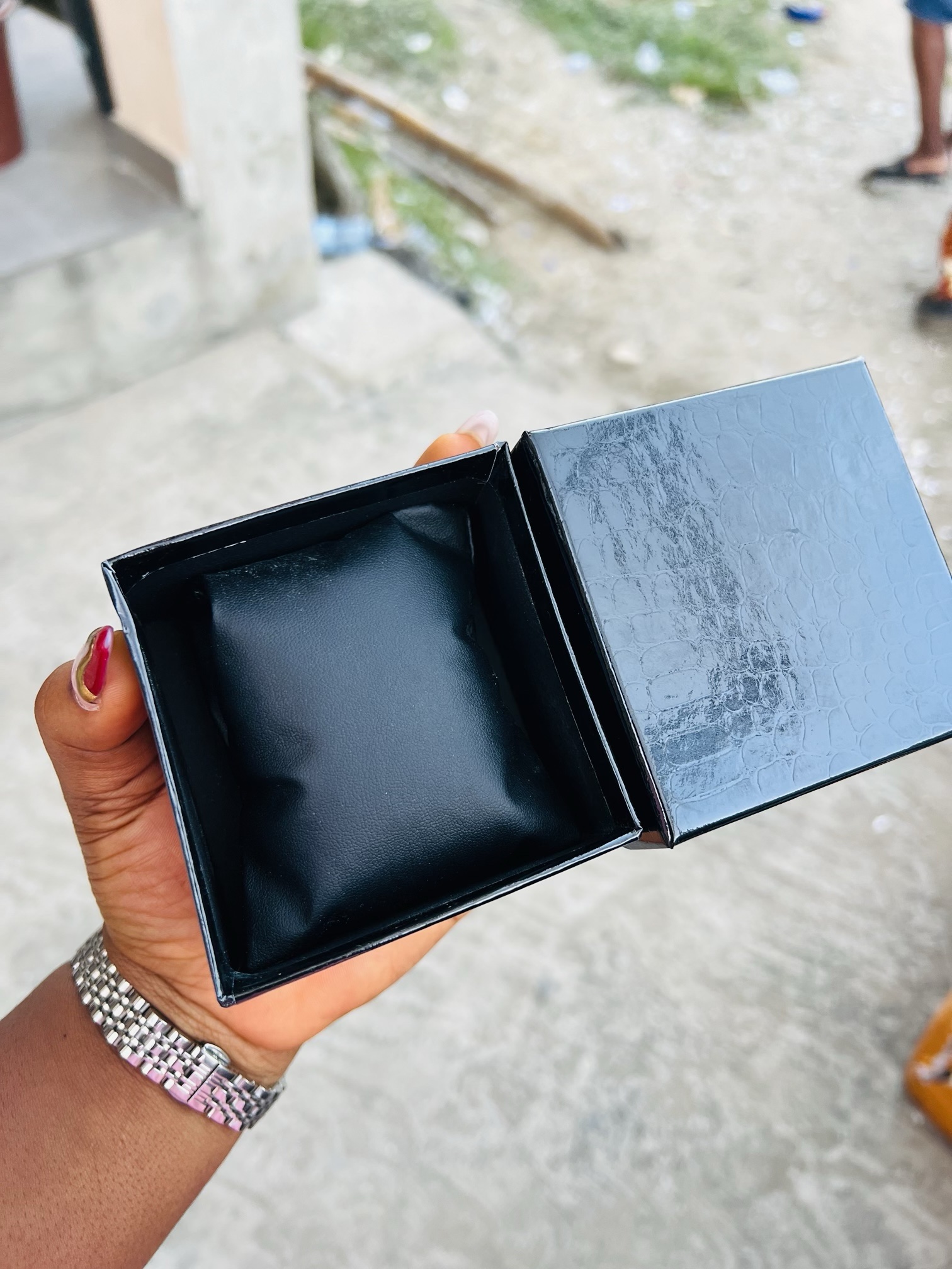 Black shiny foam display box