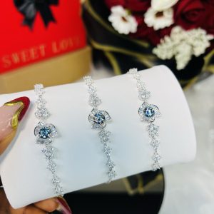 Bloom Moissanite bracelet