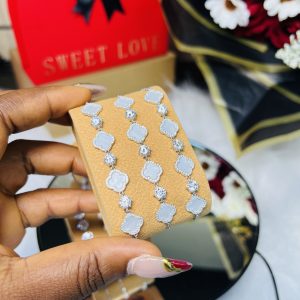 White Vca Moissanite bracelet