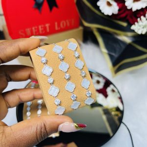 White Vca Moissanite bracelet