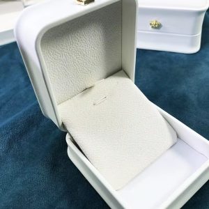 Luxury necklace leather box