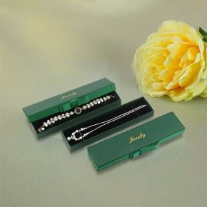 A dozen of green jewelry long box