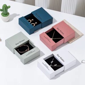 Single white best wishes necklace draw box