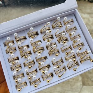 A box of stainless steel rings (36pcs) 021