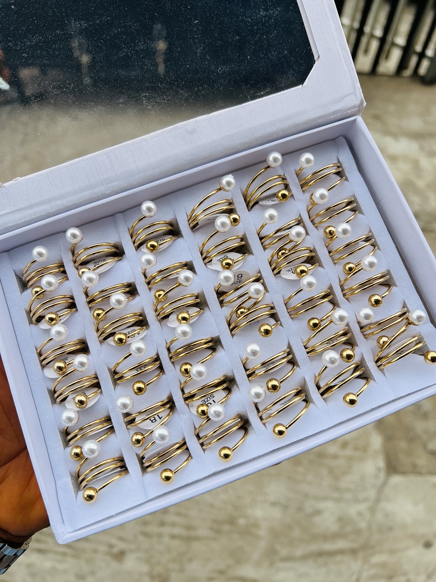 A box of stainless steel rings (36pcs) 021