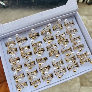 A box of stainless steel rings (36pcs) 021