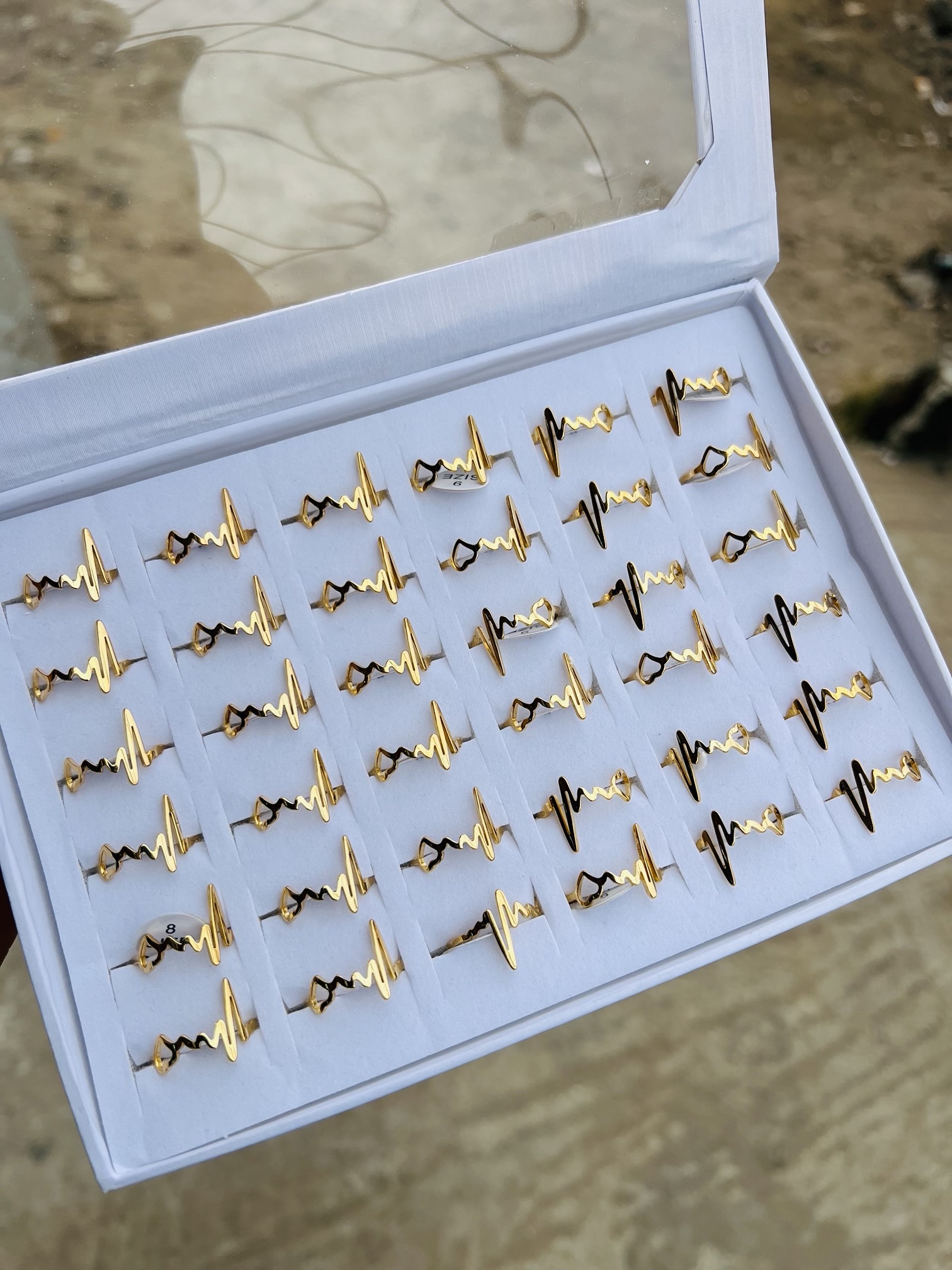 A box of stainless steel rings (36pcs) 020