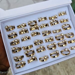 A box of stainless steel rings (36pcs) 018