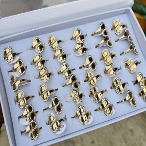 A box of stainless steel rings (36pcs) 016