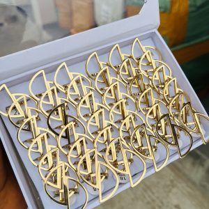 A box of stainless steel rings (36pcs) 013