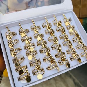 A box of stainless steel rings (36pcs) 012