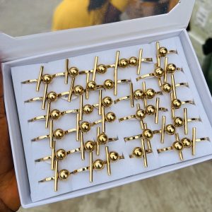 A box of stainless steel rings (36pcs) 011
