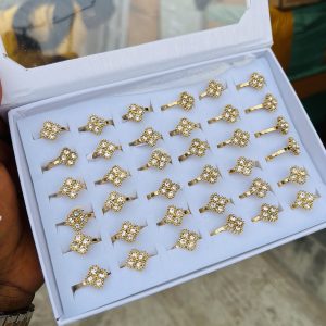 A box of stainless steel rings (36pcs) 010