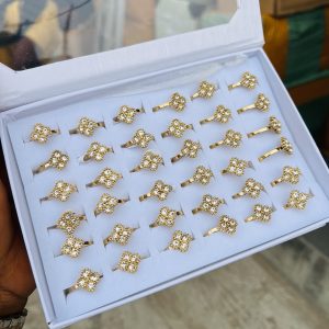 A box of stainless steel rings (36pcs) 010