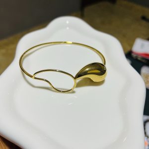 Amiga tear drop bracelet