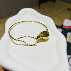 Amiga tear drop bracelet