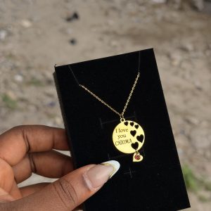 Engraved red gemstone female necklace with paper box