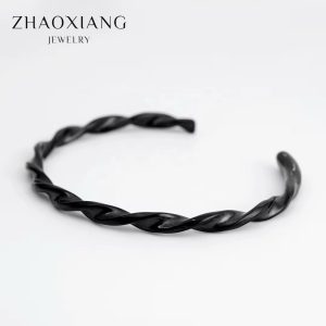 Steel black curled bracelet