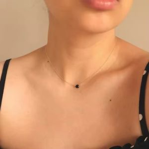 Dainty black necklace