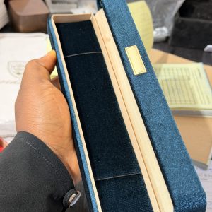 Dark green long suede bracelet box