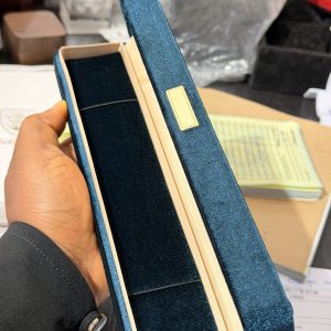 Dark green long suede bracelet box