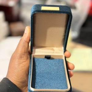 Dark green necklace suede box