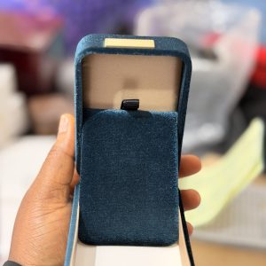 Dark green necklace suede box