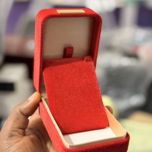 Red necklace suede box 002