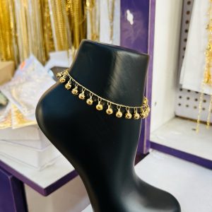 Shaky ball gold anklet
