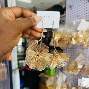 Gold dropping flower earrings
