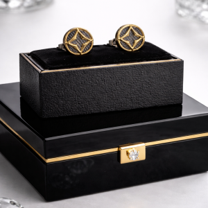 Cuffing 003 comes boxed