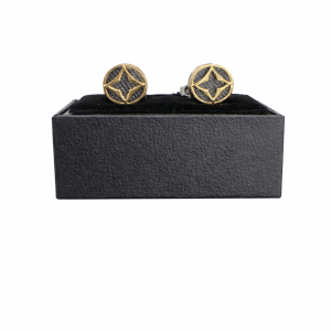 Cuffing 003 comes boxed