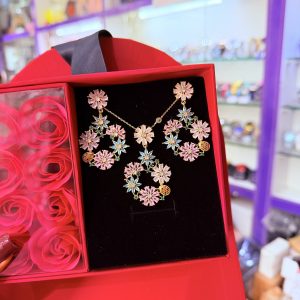 Zirconia flowery set no box