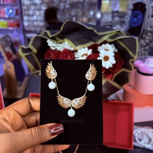 Gold winged zirconia set