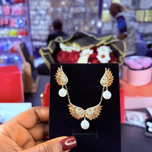 Gold winged zirconia set