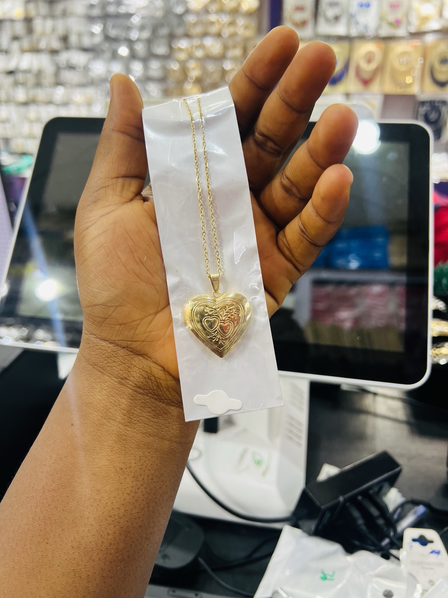 Gold Big heart locket necklace with paper box - Image 2