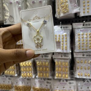 Gold and white vca set