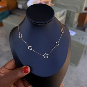 Black flower steel necklace