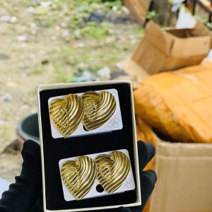 Side love strips earrings