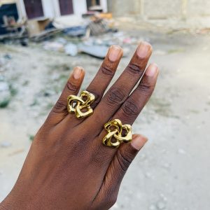 Bow tie ring size (9)