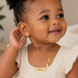 Engraved baby foot necklace 002