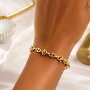 Luxe gold loop chain