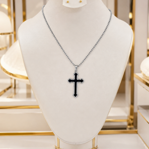 Silver trinity necklace