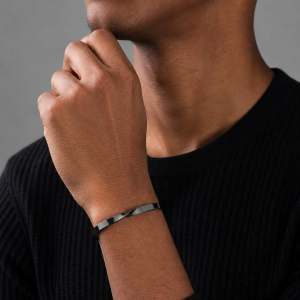 Plain black twist bracelet