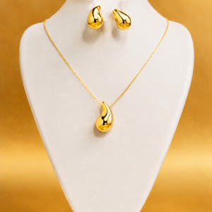 Gold drop pearl set