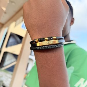 Engraved leather bracelet 001