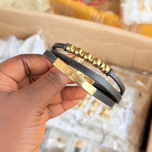 Engraved leather bracelet 002