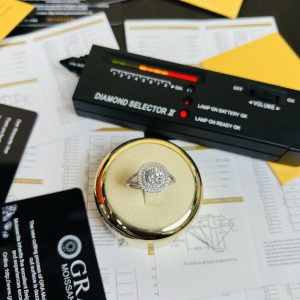 Moissanite engagement ring 004