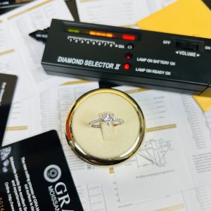 Moissanite engagement ring 005